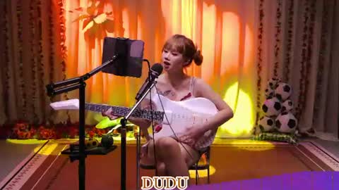 Snapshot of lankwaifong_cindy chatting on 06/13/26, 03:32 lankwaifong_cindy online show from 06/13/26, 03:32
