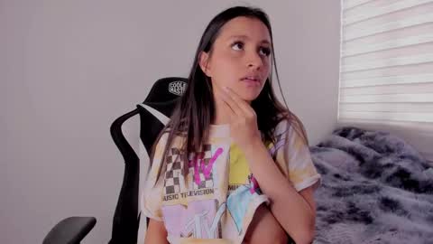 lanna_as online show from 01/28/25, 05:24