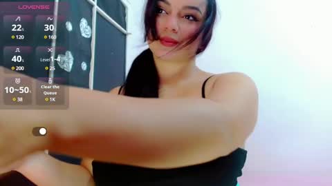 Snapshot of lanna_belle28 chatting on 12/12/24, 12:44 Lanna online show from 12/12/24, 12:44