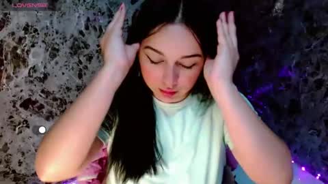 Snapshot of lanna_belle28 chatting on 11/14/25, 01:10 Lanna online show from 11/14/25, 01:10