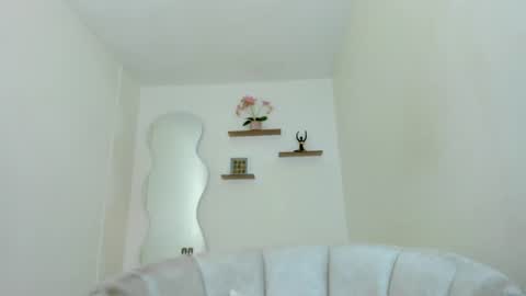 Snapshot of lanne_schecter chatting on 07/03/26, 04:52 Leana online show from 07/03/26, 04:52