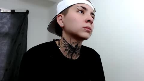 Snapshot of lannie_gonzales chatting on 03/05/25, 12:33 LANNIE online show from 03/05/25, 12:33