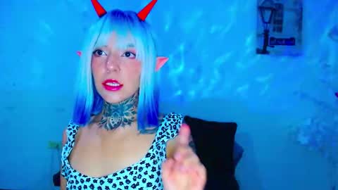 Snapshot of lannie_gonzales chatting on 09/13/25, 08:08 LANNIE online show from 09/13/25, 08:08