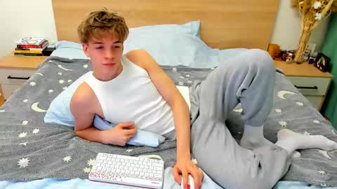 Snapshot of lanny_fandi chatting on 12/17/24, 05:29 Fandi online show from 12/17/24, 05:29