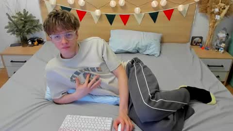 Snapshot of lanny_fandi chatting on 01/29/25, 02:21 Fandi online show from 01/29/25, 02:21