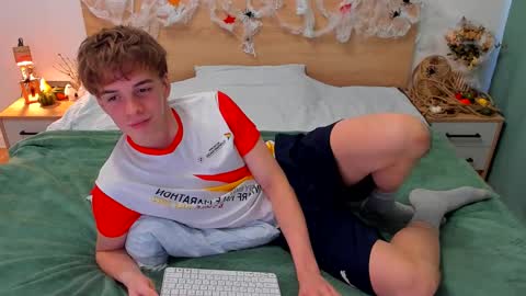 Snapshot of lanny_fandi chatting on 10/28/25, 09:57 Fandi online show from 10/28/25, 09:57