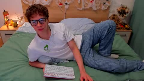 Snapshot of lanny_fandi chatting on 11/07/25, 06:02 Fandi online show from 11/07/25, 06:02