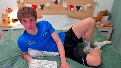 Snapshot of lanny_fandi chatting on 11/12/25, 07:09 Fandi online show from 11/12/25, 07:09