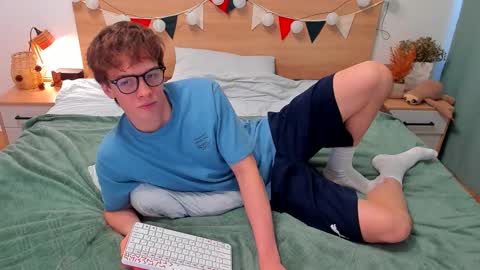 Snapshot of lanny_fandi chatting on 11/16/25, 09:59 Fandi online show from 11/16/25, 09:59