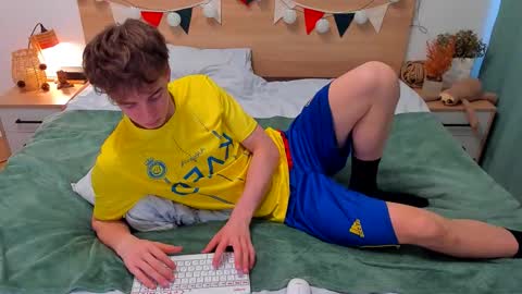 Snapshot of lanny_fandi chatting on 11/19/25, 09:09 Fandi online show from 11/19/25, 09:09