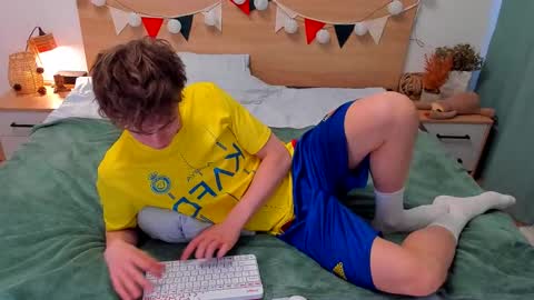 Snapshot of lanny_fandi chatting on 11/20/25, 08:36 Fandi online show from 11/20/25, 08:36