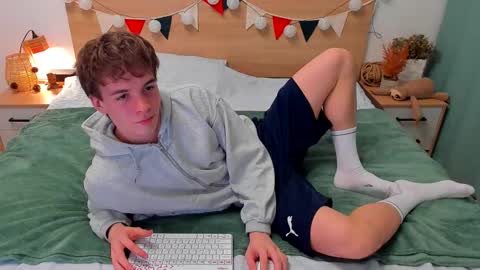 Snapshot of lanny_fandi chatting on 11/21/25, 06:23 Fandi online show from 11/21/25, 06:23