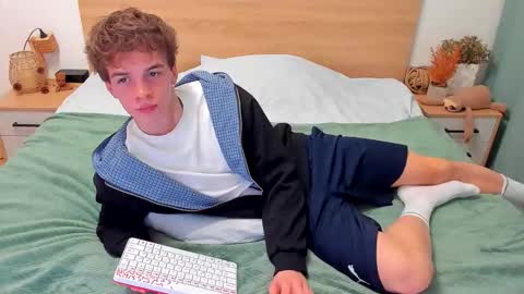 Snapshot of lanny_fandi chatting on 11/24/25, 04:56 Fandi online show from 11/24/25, 04:56