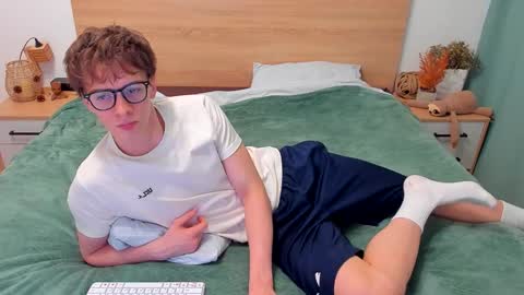 Snapshot of lanny_fandi chatting on 11/26/25, 11:33 Fandi online show from 11/26/25, 11:33