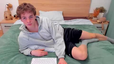 Snapshot of lanny_fandi chatting on 11/29/25, 10:51 Fandi online show from 11/29/25, 10:51