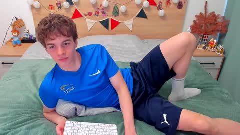 Snapshot of lanny_fandi chatting on 12/14/25, 10:42 Fandi online show from 12/14/25, 10:42