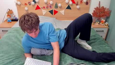 Snapshot of lanny_fandi chatting on 12/15/25, 03:38 Fandi online show from 12/15/25, 03:38