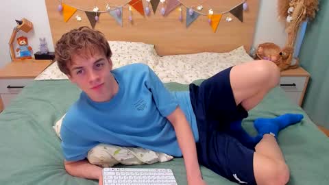 Snapshot of lanny_fandi chatting on 02/12/26, 01:28 Fandi online show from 02/12/26, 01:28