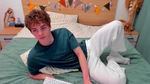 Snapshot of lanny_fandi chatting on 02/16/26, 12:01 Fandi online show from 02/16/26, 12:01