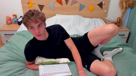 Snapshot of lanny_fandi chatting on 04/03/26, 02:04 Fandi online show from 04/03/26, 02:04