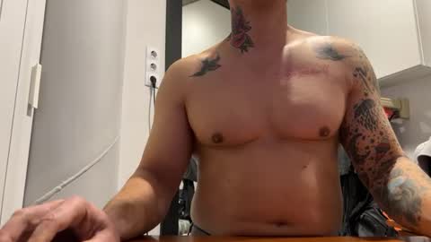 Snapshot of lanzarote6 chatting on 01/16/25, 03:24 BDSM online show from 01/16/25, 03:24