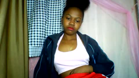 Snapshot of lara_belle chatting on 06/13/26, 08:18 lara_belle online show from 06/13/26, 08:18