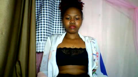 Snapshot of lara_belle chatting on 06/17/26, 09:49 lara_belle online show from 06/17/26, 09:49