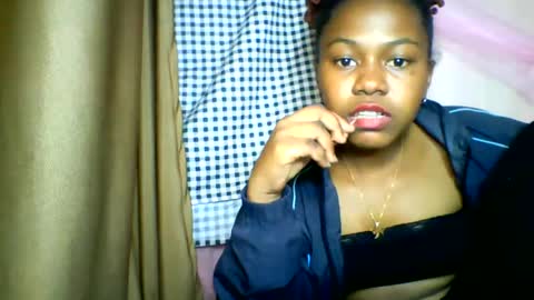 Snapshot of lara_belle chatting on 06/30/26, 05:14 lara_belle online show from 06/30/26, 05:14