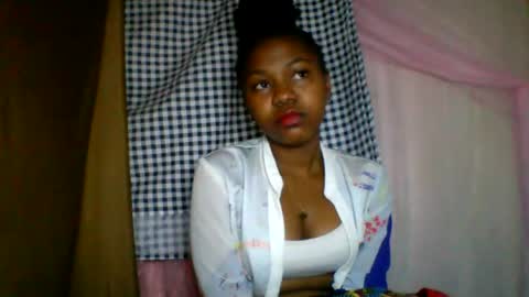Snapshot of lara_belle chatting on 07/14/26, 02:49 lara_belle online show from 07/14/26, 02:49