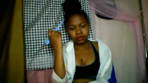 Snapshot of lara_belle chatting on 07/15/26, 11:54 lara_belle online show from 07/15/26, 11:54