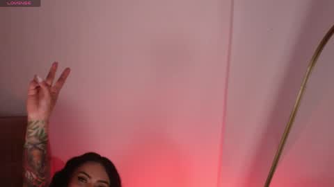 Snapshot of lara_bombshelll chatting on 04/19/26, 02:00 Lara online show from 04/19/26, 02:00
