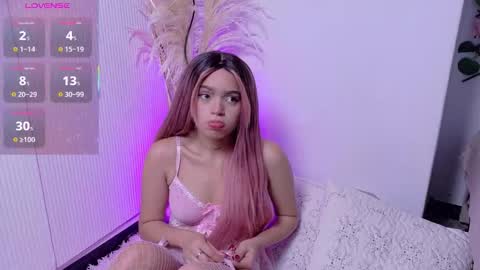 Snapshot of lara_gil_ chatting on 11/13/25, 12:15 Lara Gill online show from 11/13/25, 12:15