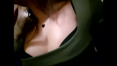 Snapshot of laraa333 chatting on 01/11/25, 11:24 Little online show from 01/11/25, 11:24