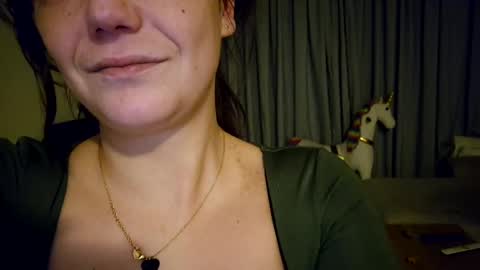 Snapshot of laraa333 chatting on 01/12/25, 10:54 Little online show from 01/12/25, 10:54