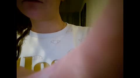 Snapshot of laraa333 chatting on 01/15/25, 09:20 Little online show from 01/15/25, 09:20