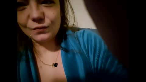 Snapshot of laraa333 chatting on 01/19/25, 10:39 Little online show from 01/19/25, 10:39