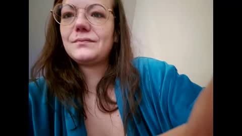 Snapshot of laraa333 chatting on 02/13/25, 08:59 Little online show from 02/13/25, 08:59