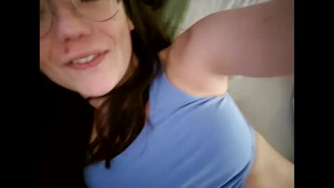 Snapshot of laraa333 chatting on 02/13/25, 12:00 Little online show from 02/13/25, 12:00