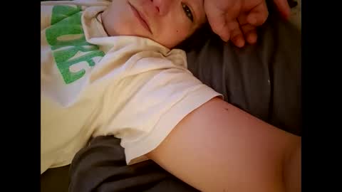 Snapshot of laraa333 chatting on 02/19/25, 09:28 Little online show from 02/19/25, 09:28