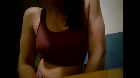 Snapshot of laraa333 chatting on 02/25/25, 10:29 Little online show from 02/25/25, 10:29