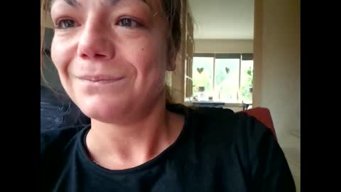 Snapshot of laraa333 chatting on 09/18/25, 07:21 Little online show from 09/18/25, 07:21