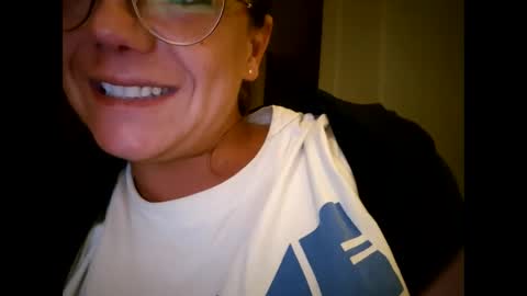 Snapshot of laraa333 chatting on 10/02/25, 09:33 Little online show from 10/02/25, 09:33