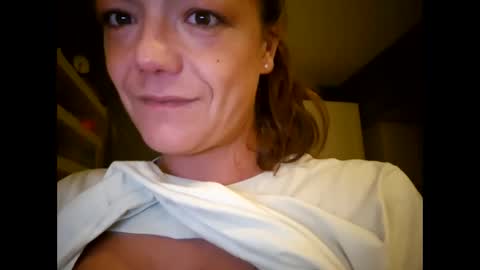 Snapshot of laraa333 chatting on 10/06/25, 11:35 Little online show from 10/06/25, 11:35