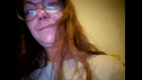 Snapshot of laraa333 chatting on 10/10/25, 10:31 Little online show from 10/10/25, 10:31