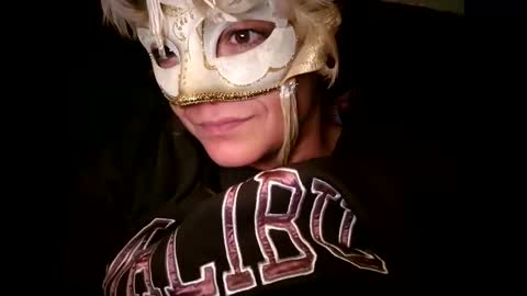 Snapshot of laraa333 chatting on 10/11/25, 11:14 Little online show from 10/11/25, 11:14