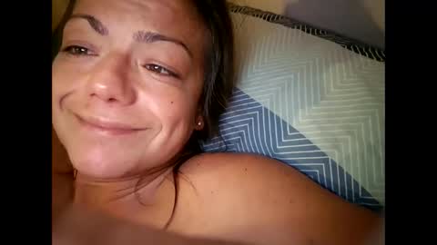 Snapshot of laraa333 chatting on 10/13/25, 06:02 Little online show from 10/13/25, 06:02