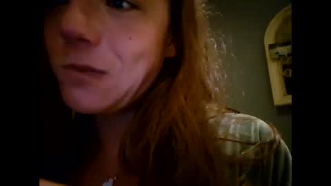 Snapshot of laraa333 chatting on 10/17/25, 10:56 Little online show from 10/17/25, 10:56