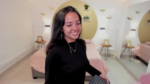 lara online show from 10/14/25, 08:20