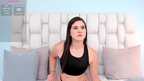 Snapshot of laraa_sweet chatting on 03/31/26, 11:43 Lara Sweet online show from 03/31/26, 11:43