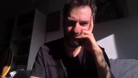 Snapshot of laraaan chatting on 11/16/25, 12:11 laraaan online show from 11/16/25, 12:11